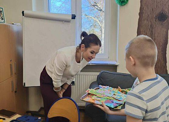 Grafika 11: Dzień Kobiet w świetlicy szkolnej