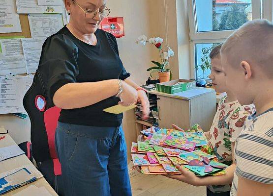 Grafika 14: Dzień Kobiet w świetlicy szkolnej