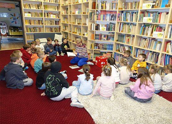 Grafika 1: Wiosna w literaturze i dobranockach - zajęcia biblioteczne dla klas młodszych