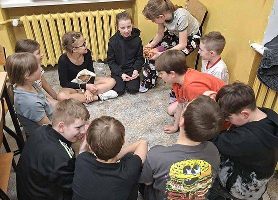 Grafika 7: Piątkowy wieczór integracyjny czwartoklasistów, 27.03.2026