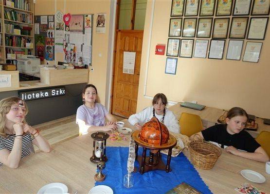 Grafika 1: Wiosenne spotkanie DKK w Bibliotece Szkolnej w Wicku