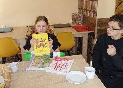 Grafika 7: Wiosenne spotkanie DKK w Bibliotece Szkolnej w Wicku