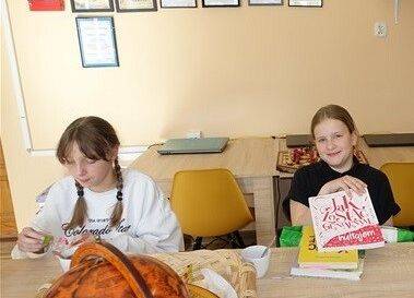 Grafika 5: Wiosenne spotkanie DKK w Bibliotece Szkolnej w Wicku