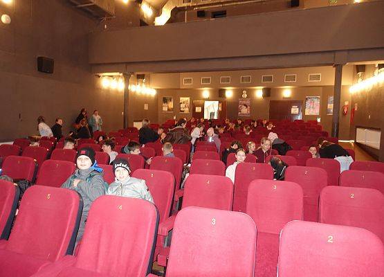 Grafika 4: Przedświąteczny wyjazd do kina kl. V-VIII