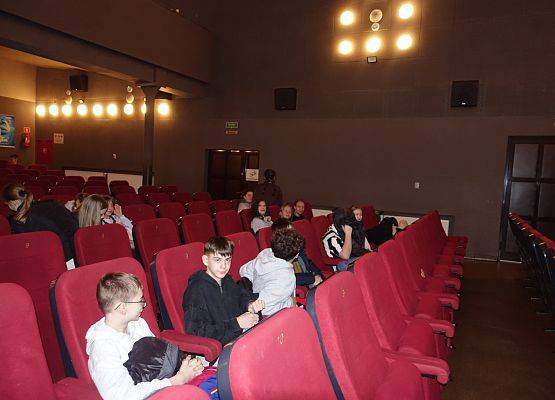 Grafika 5: Przedświąteczny wyjazd do kina kl. V-VIII