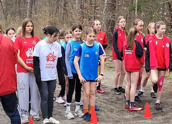 Grafika 2: Chłopcy starsi z naszej szkoły mistrzami powiatu w biegach przełajowych! 