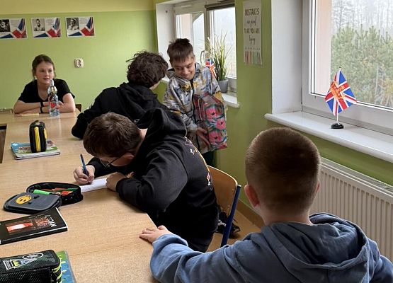 Grafika 4: Uczeń Adrian pożegnał się ze swoją klasą VIB