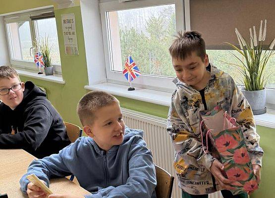 Grafika 5: Uczeń Adrian pożegnał się ze swoją klasą VIB