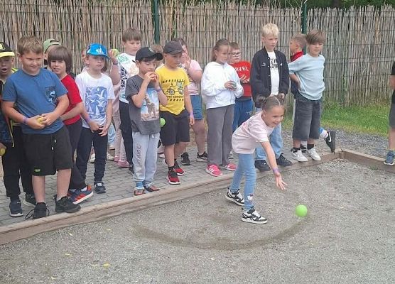Grafika 1: Uczniowie klasy Ia odwiedzili dziś Costerina Park w Kościerzynie