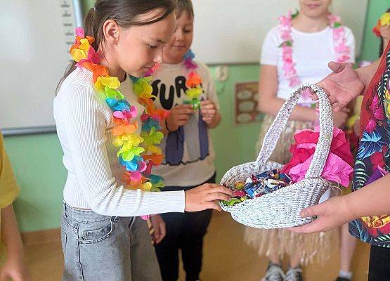 Grafika 9: Dzień Hawajski