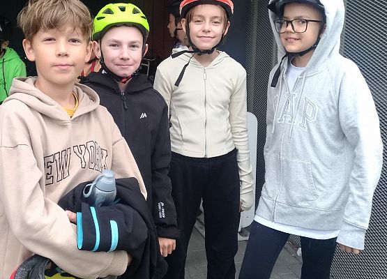 Grafika 2: Grupa naszych czwartoklasistów zdała egzamin praktyczny na kartę rowerową