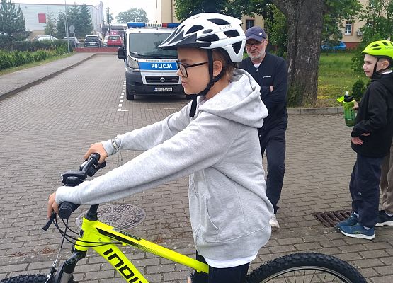 Grafika 4: Grupa naszych czwartoklasistów zdała egzamin praktyczny na kartę rowerową