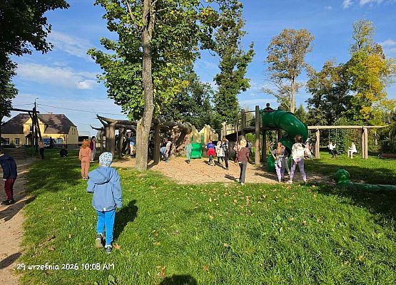 Grafika 3: Uczniowie I-III naszej szkoły zaangażowali się w akcję Sprzątania Świata