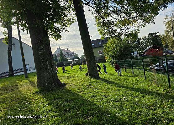 Grafika 2: Uczniowie I-III naszej szkoły zaangażowali się w akcję Sprzątania Świata