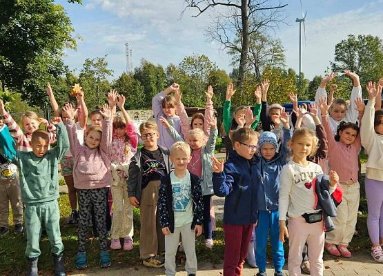 Grafika 14: Uczniowie I-III naszej szkoły zaangażowali się w akcję Sprzątania Świata