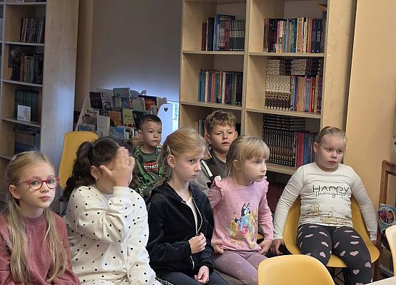 Grafika 37: Zajęcia czytelnicze dla pierwszaków i uroczyste pasowanie na czytelnika Biblioteki Szkolnej w Wicku