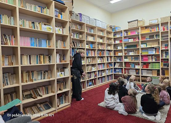 Grafika 40: Zajęcia czytelnicze dla pierwszaków i uroczyste pasowanie na czytelnika Biblioteki Szkolnej w Wicku