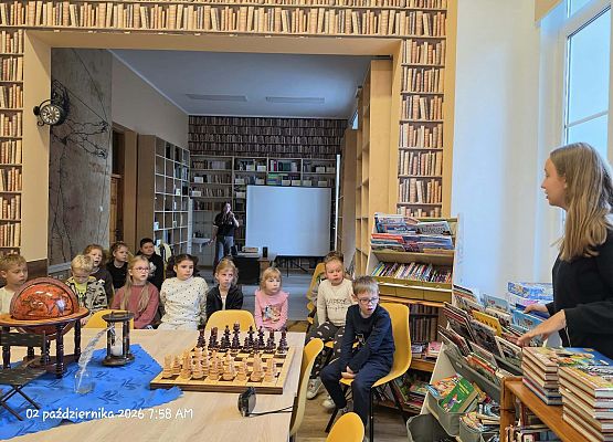 Grafika 58: Zajęcia czytelnicze dla pierwszaków i uroczyste pasowanie na czytelnika Biblioteki Szkolnej w Wicku