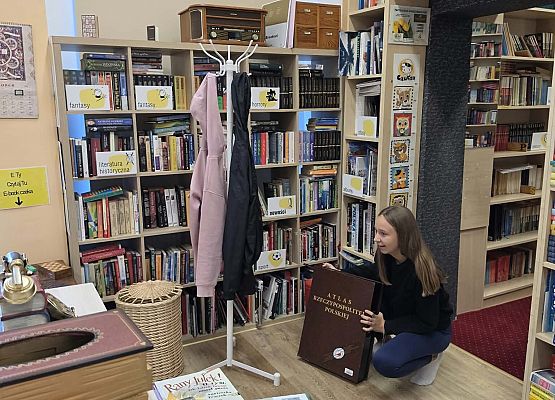 Grafika 59: Zajęcia czytelnicze dla pierwszaków i uroczyste pasowanie na czytelnika Biblioteki Szkolnej w Wicku