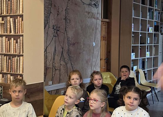 Grafika 47: Zajęcia czytelnicze dla pierwszaków i uroczyste pasowanie na czytelnika Biblioteki Szkolnej w Wicku