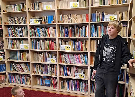 Grafika 6: Zajęcia czytelnicze dla pierwszaków i uroczyste pasowanie na czytelnika Biblioteki Szkolnej w Wicku