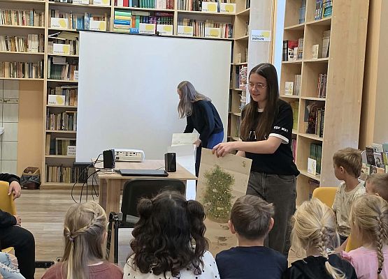 Grafika 57: Zajęcia czytelnicze dla pierwszaków i uroczyste pasowanie na czytelnika Biblioteki Szkolnej w Wicku