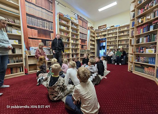 Grafika 67: Zajęcia czytelnicze dla pierwszaków i uroczyste pasowanie na czytelnika Biblioteki Szkolnej w Wicku