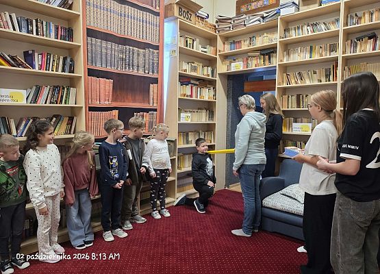 Grafika 74: Zajęcia czytelnicze dla pierwszaków i uroczyste pasowanie na czytelnika Biblioteki Szkolnej w Wicku