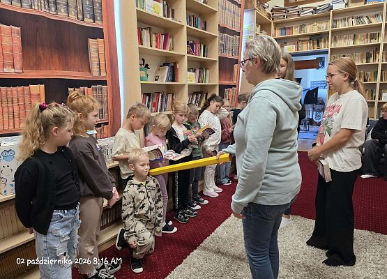Grafika 78: Zajęcia czytelnicze dla pierwszaków i uroczyste pasowanie na czytelnika Biblioteki Szkolnej w Wicku